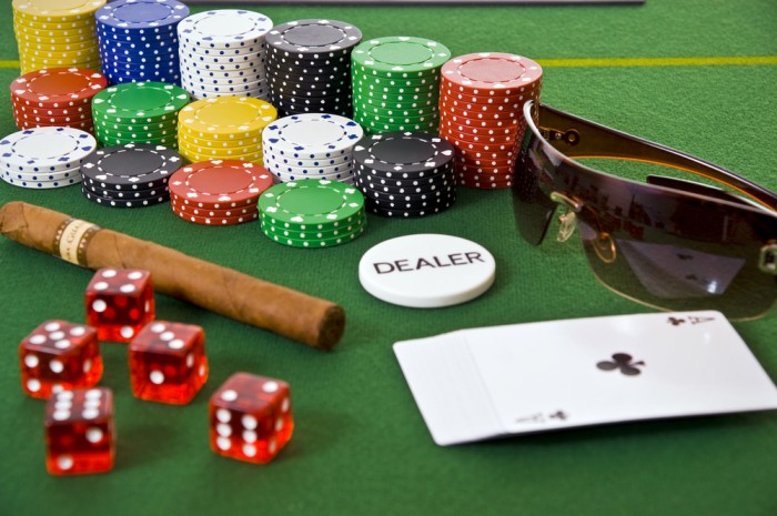 How to Choose the Perfect Custom Poker Set for Every Game Night